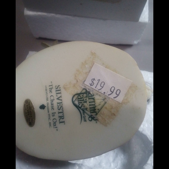 Charming tail's The chase is on - Picture 2 of 2